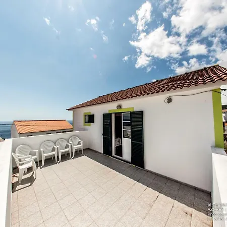 Tomas - Oceanview Feriehus Sao Joao (Pico Island)